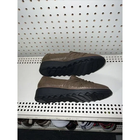 NWOT Clarks Size 8 Comfort Slip-On Women's Loafer in Metallic Brown/Bronze - Picture 5 of 8